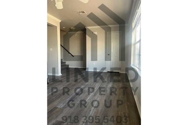 Building Photo - 1718 E 67th Pl