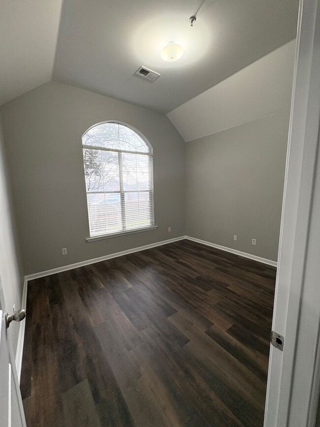 Building Photo - GlenCrossing8811