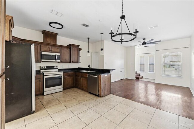 Building Photo - 1309 W Fig Ave