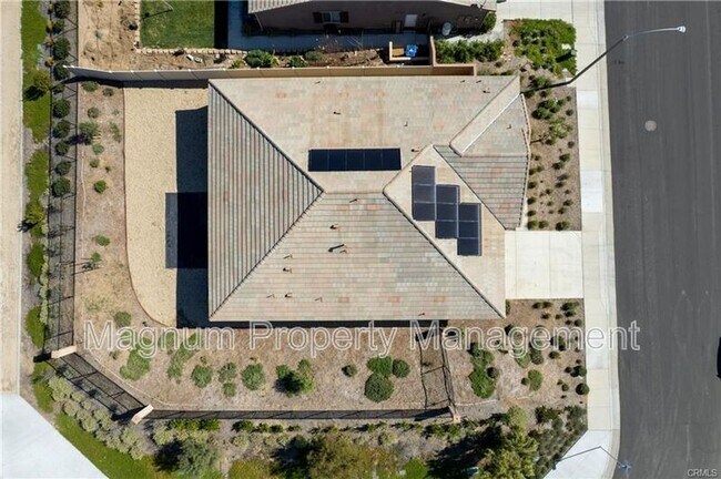 Building Photo - 21122 Saratoga Dr