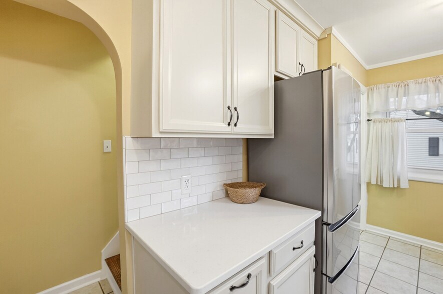 Building Photo - 2695 Bellwood Ave