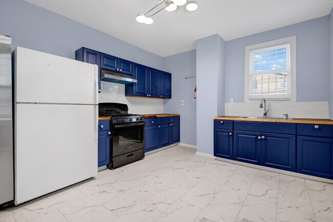 Building Photo - 739 Morton St NW