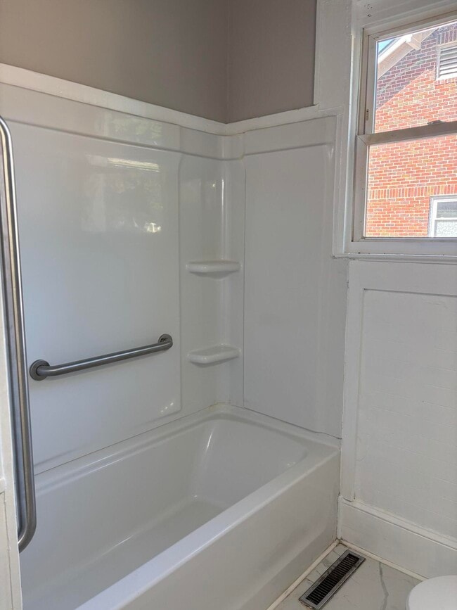 Building Photo - 41 W Charlotte Ave