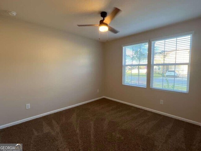 Building Photo - Act Fast on this Beautiful 4BR/2BA