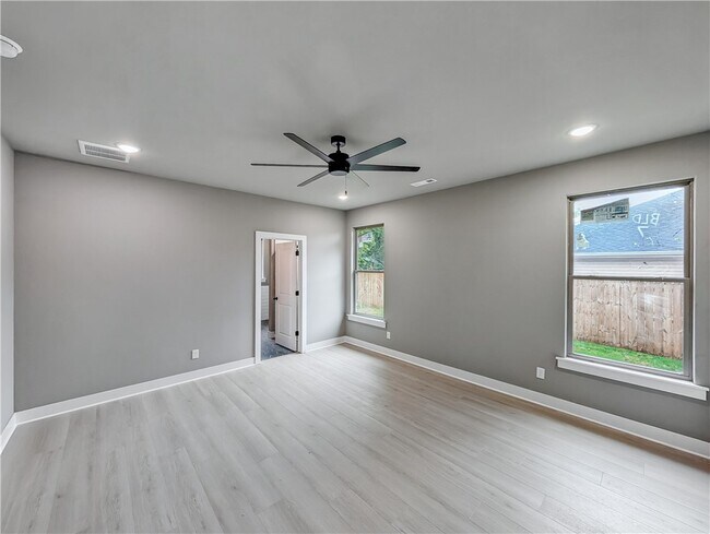 Building Photo - 10 Olmsted Cir