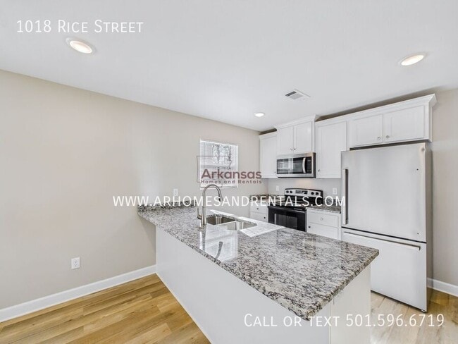 Building Photo - 1018 Rice St