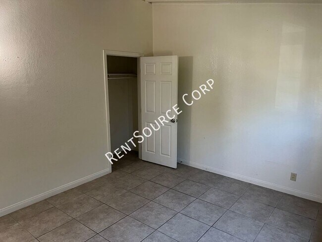 Building Photo - 2 Bedroom Single Story Duplex for Rent in ...