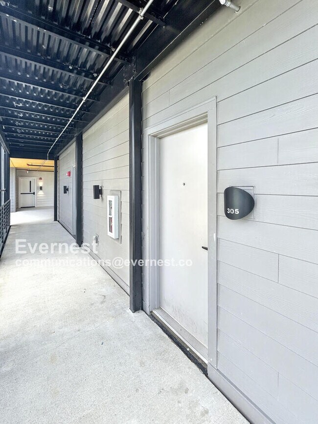Building Photo - 2704 Clifton Ave