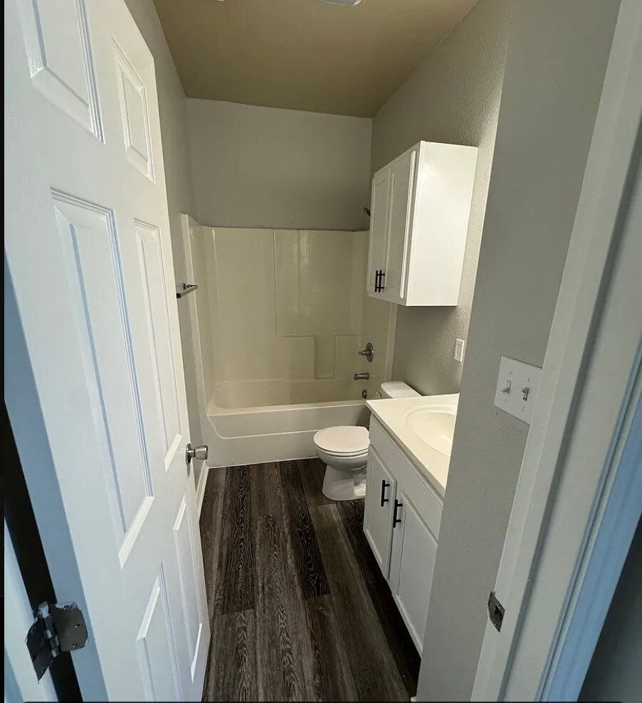 Hallway Bathroom - 315 W Elm Ave
