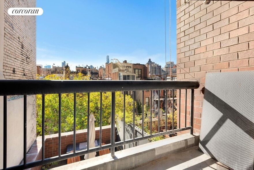 Building Photo - 130 W 79th St