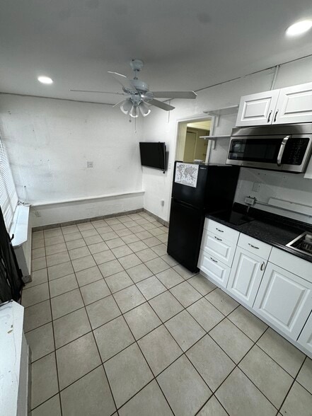 Kitchen opposite side. Room for a loveseat or table for dining in kitchen - 443 Granada Blvd
