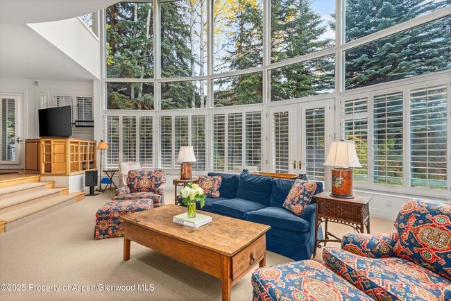 Building Photo - 431 W Hopkins Ave