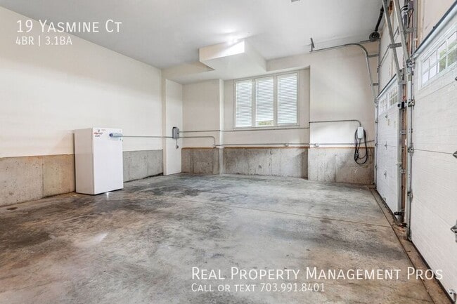 Building Photo - 19 Yasmine Ct