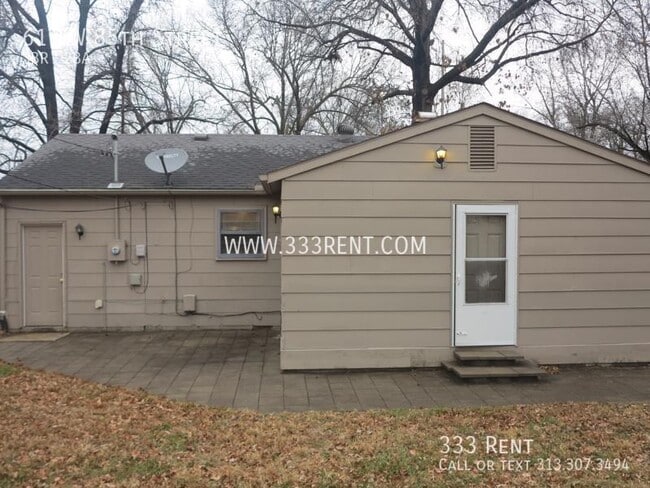 Building Photo - 617 W 85th St