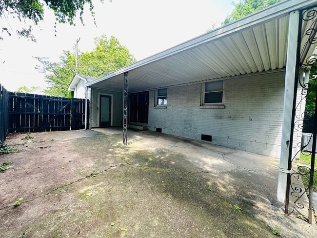 Building Photo - Cleveland Park Renovation!  Walking Distance to Everything! Jetted Shower - Fully Fenced - Garage...