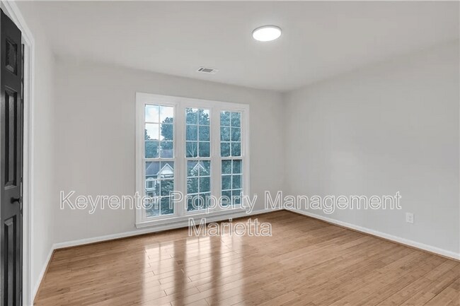 Building Photo - 991 Gentry Ln