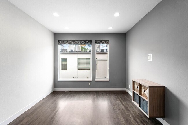 Building Photo - Modern 2BD, 2BA LoHi Townhome with Rooftop...