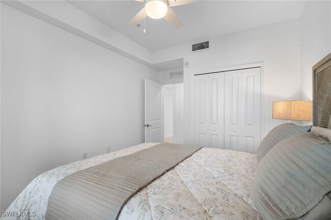 Building Photo - 15285 Grn Acrs Ave