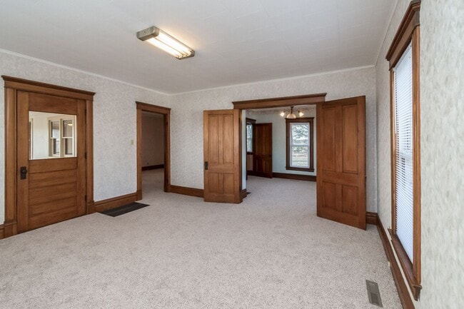 Building Photo - UNIQUE ACREAGE!!  4 Bedroom, 2 Bathroom House in Ames