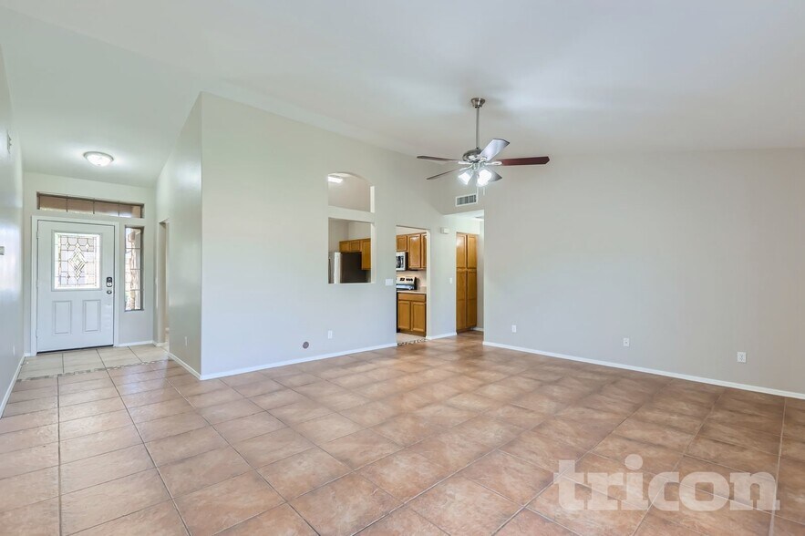 Building Photo - 2601 S 79th Dr