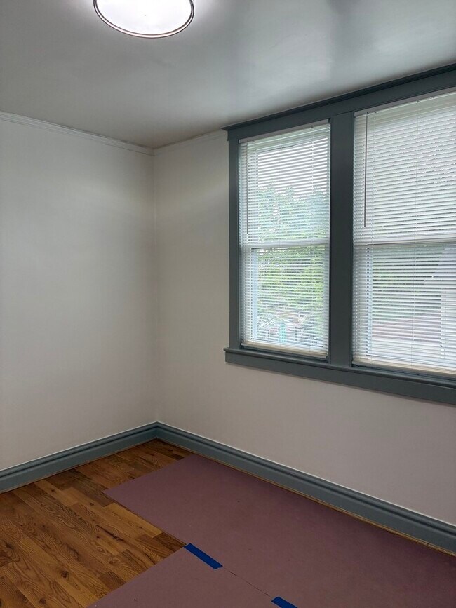 Building Photo - 1430 N Leamington Ave