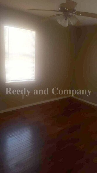 Building Photo - 1645 Kilarney Ave