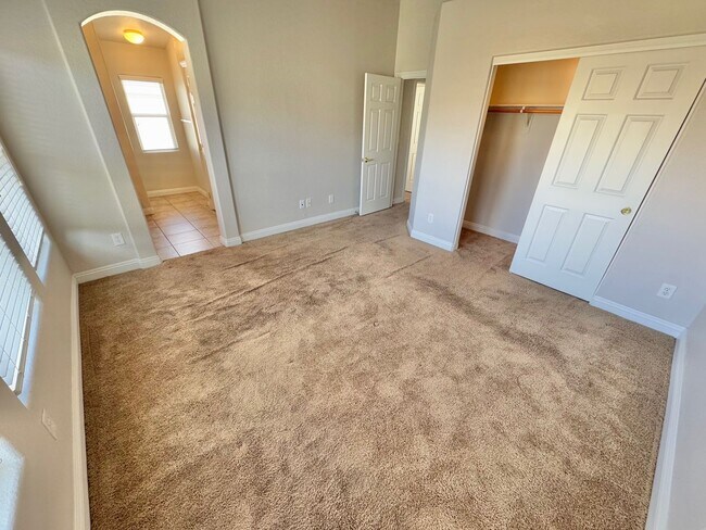 Building Photo - HERE'S THE PERFECT PLACE TO CALL HOME! 3 BEDROOM 2.5 BATHROOM TWO STORY TOWNHOUSE,