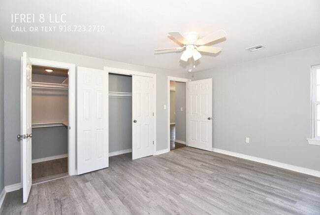 Building Photo - 3803 W Admiral Blvd