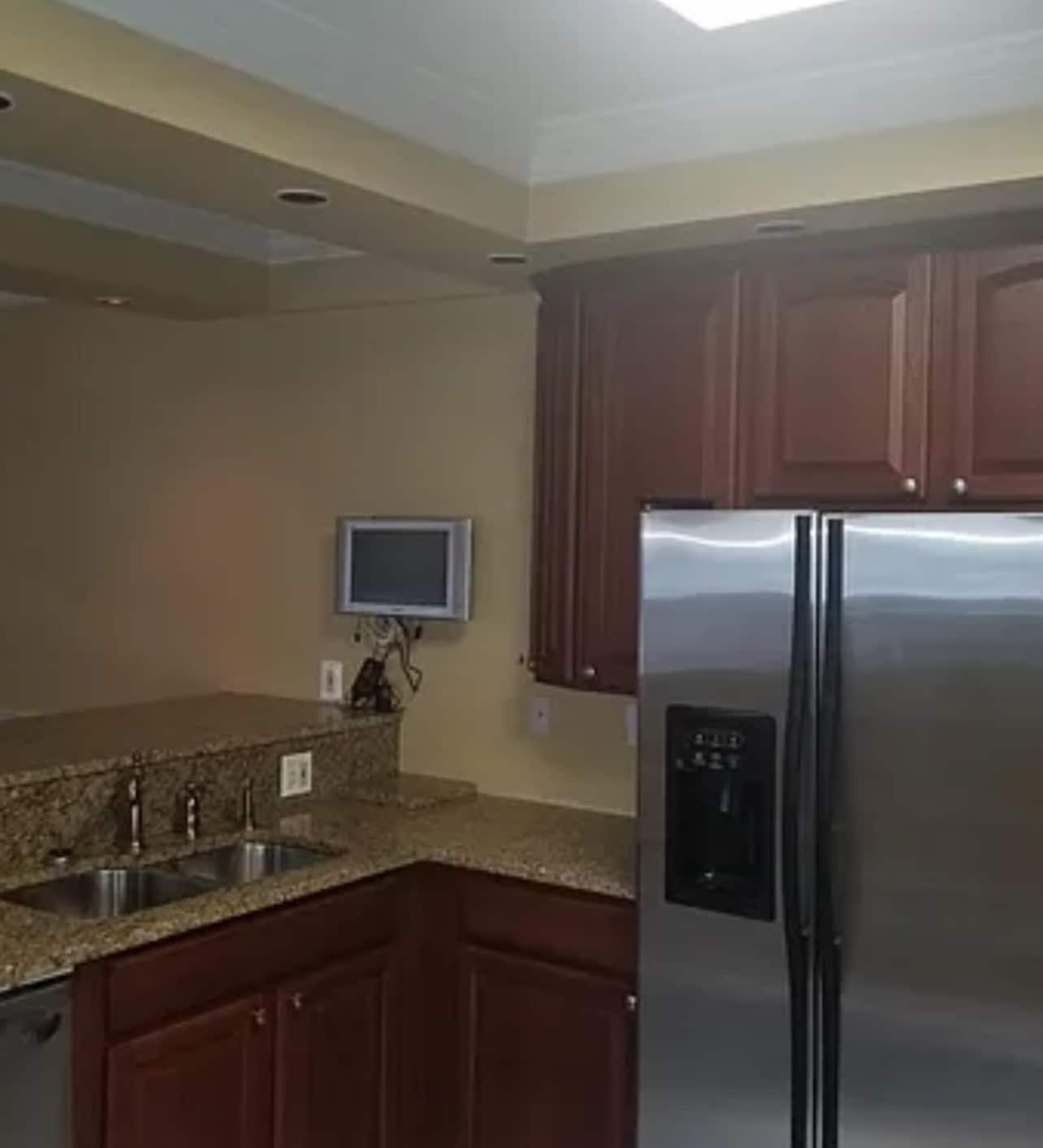 Building Photo - 37 S Ann St