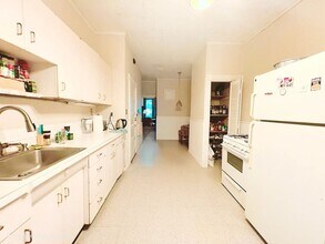 Building Photo - Beautiful 4 bed Close to BU available now