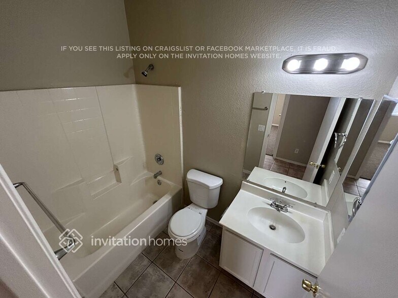 Building Photo - 3102 E Roeser Rd