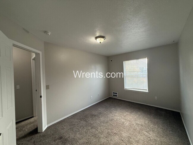 Building Photo - 1008-1010 E. Ermina