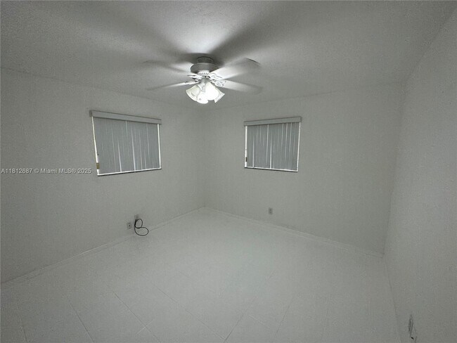 Building Photo - 5133 SW 43rd Terrace