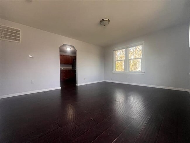 Building Photo - Clean Updates Meet Classic Built-In Charm