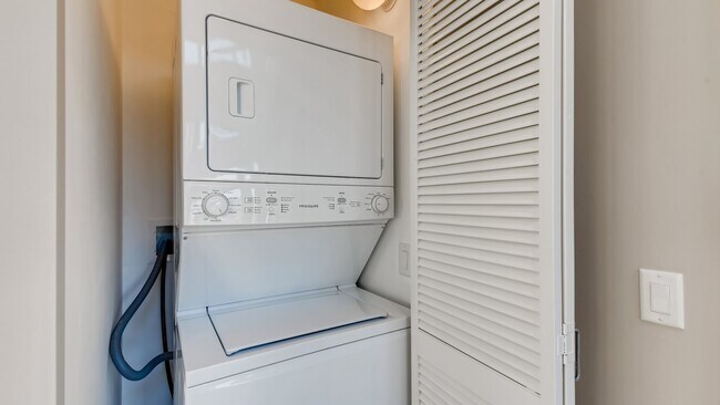 Building Photo - 635 N Dearborn St