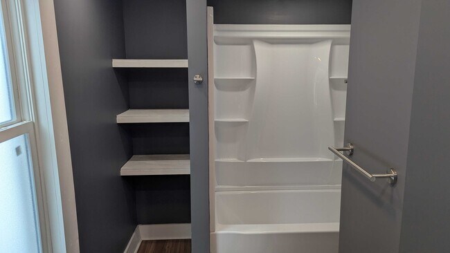 Building Photo - 812 E 3rd St