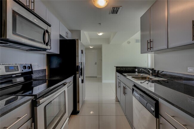 Building Photo - 1871 NW S River Dr