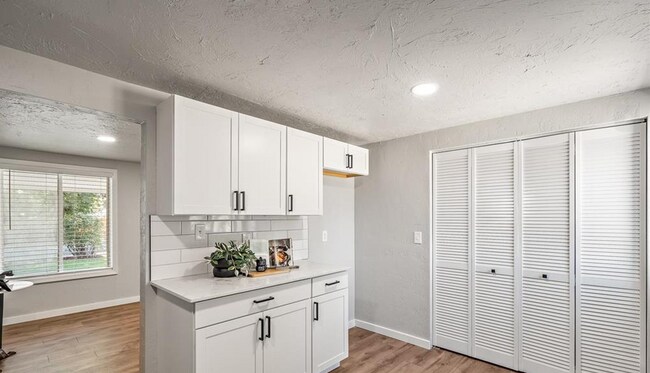 Building Photo - 316 E 46th Pl