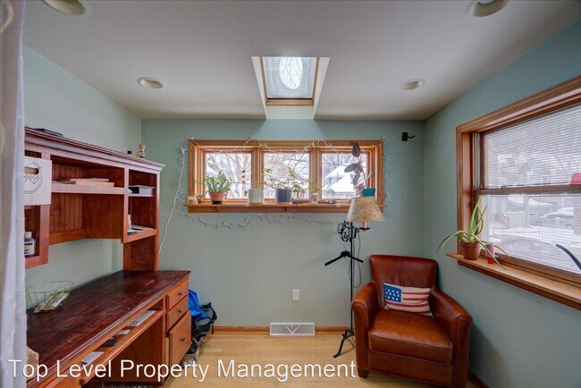 Building Photo - 2 br, 1 bath House - 411 S Orchard St.
