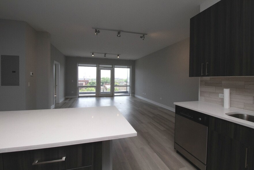 Building Photo - 1554 N Talman Ave