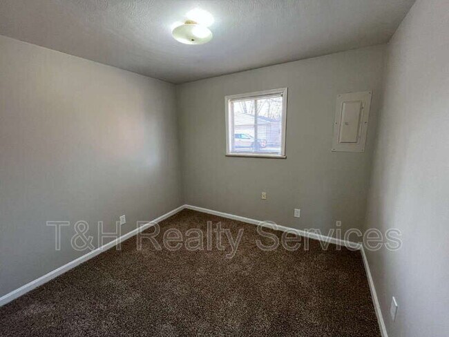 Building Photo - 5048 Hardegan St