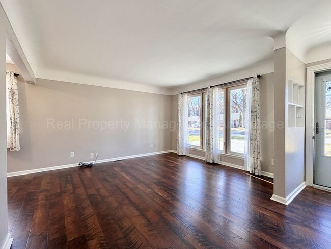 Building Photo - Updated and Beautifully Maintained 3-Bedroom Ranch Minutes from Downtown Berkley!