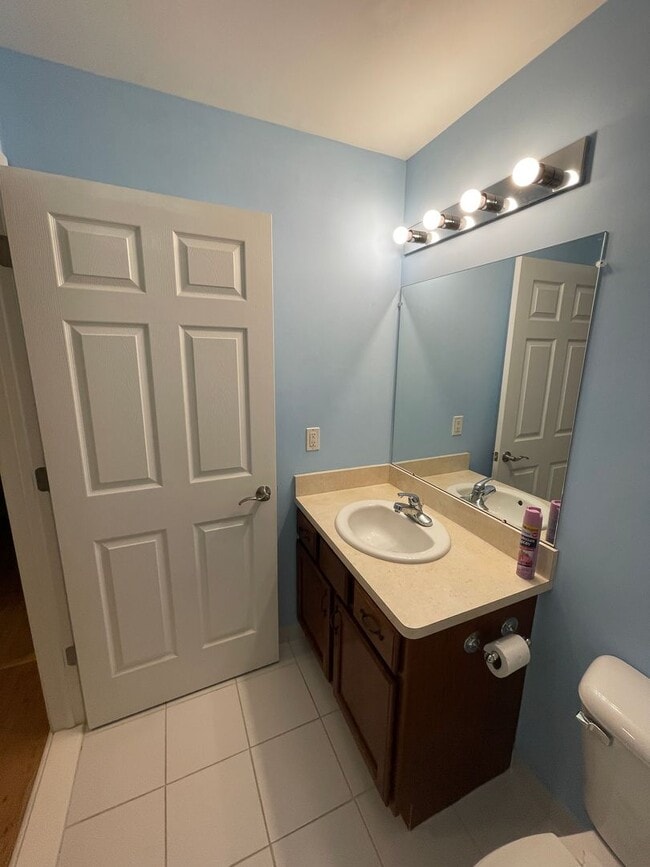 Building Photo - Beautiful 2 bed 2 bath upper Utica 1710 sq...