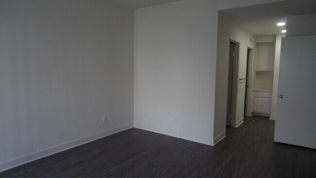 Building Photo - Remodeled, ground level, 1 bedroom, 1 bath condo in Lakeside Garden Grove Community
