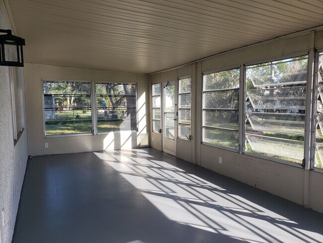 Building Photo - Annual Rental: Fully Remodeled! Charming Single-family Home with Single car garage