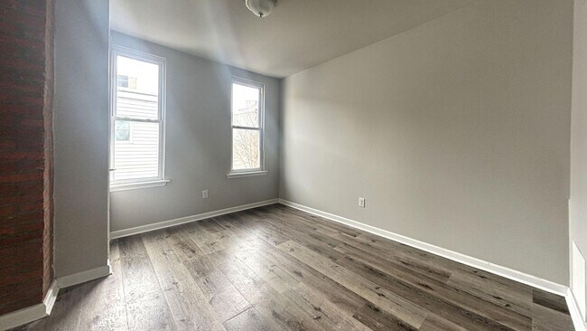 Building Photo - Modern 3-Bed Philly Row Home with Charm