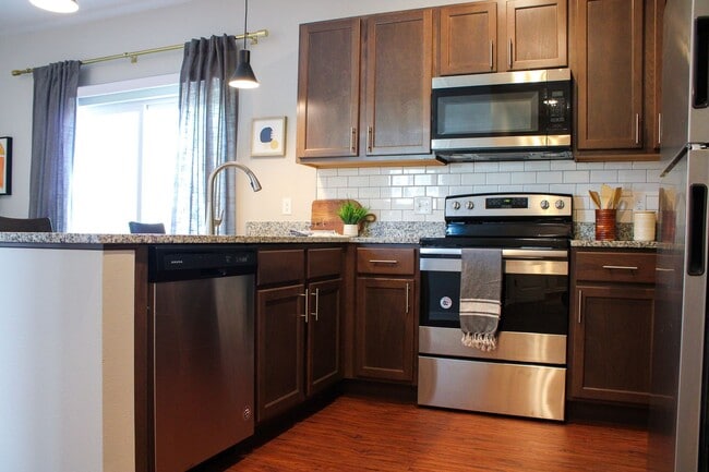 Primary Photo - 3201 Redhawk St