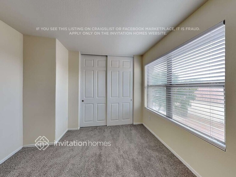 Building Photo - 2415 E Palm Beach Dr