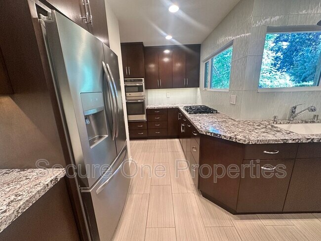 Building Photo - 23338 Los Encinos Way