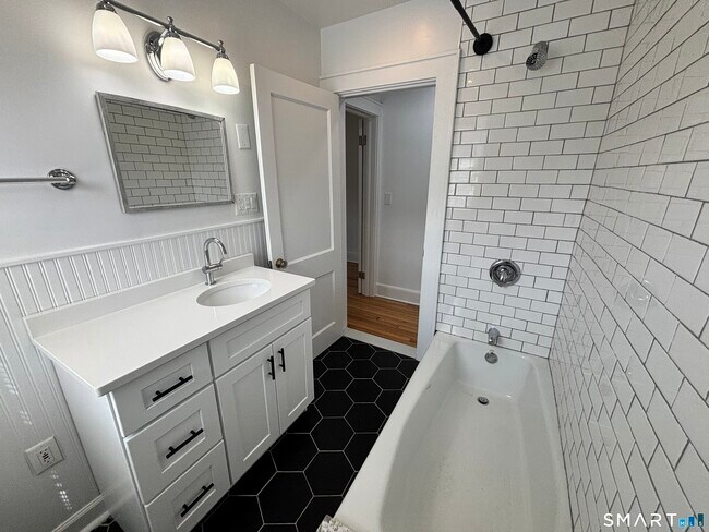 Building Photo - 10 Glendenning St